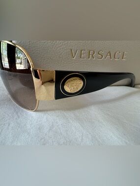 Black and gold - Versace Sunglasses with Case
